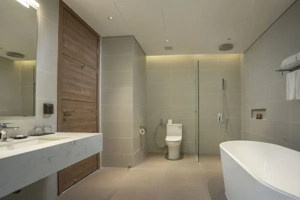 Phòng tắm siêu rộng với trang thiết bị hiện đại