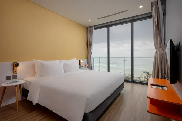 Giường king size căn hộ 2PN
