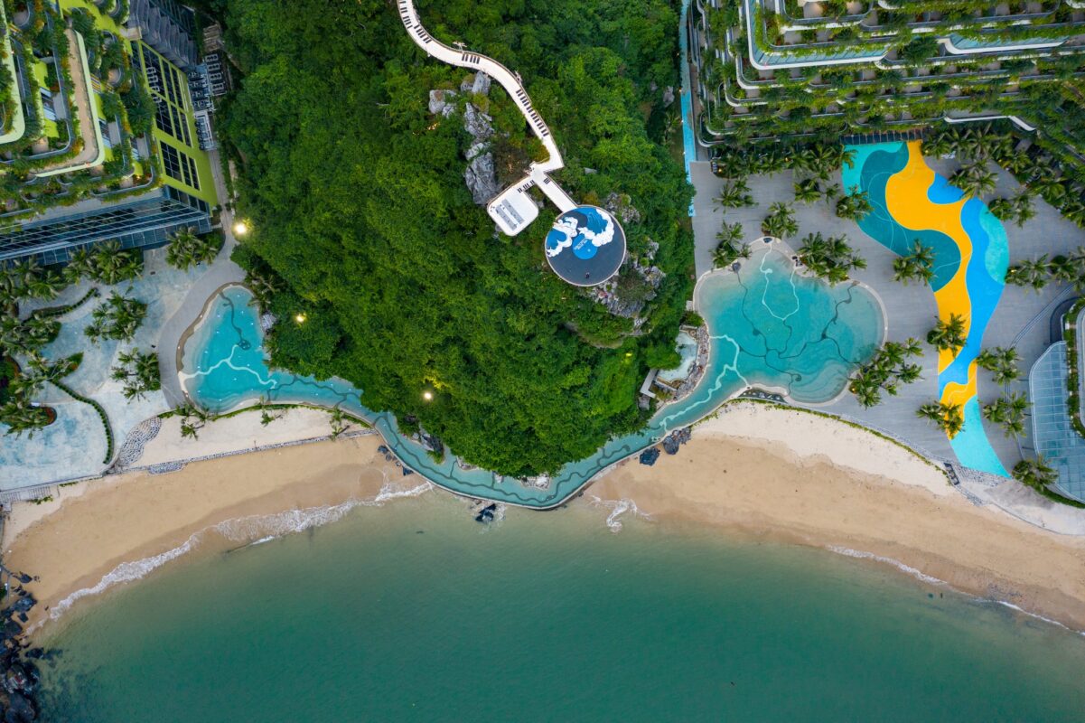 Đi Cát Bà nên ở khu vực nào?